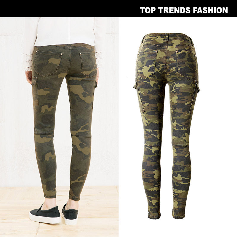 High-Waist Slim Fit Camo Jogger Pants for Women with Functional Zippered Pockets