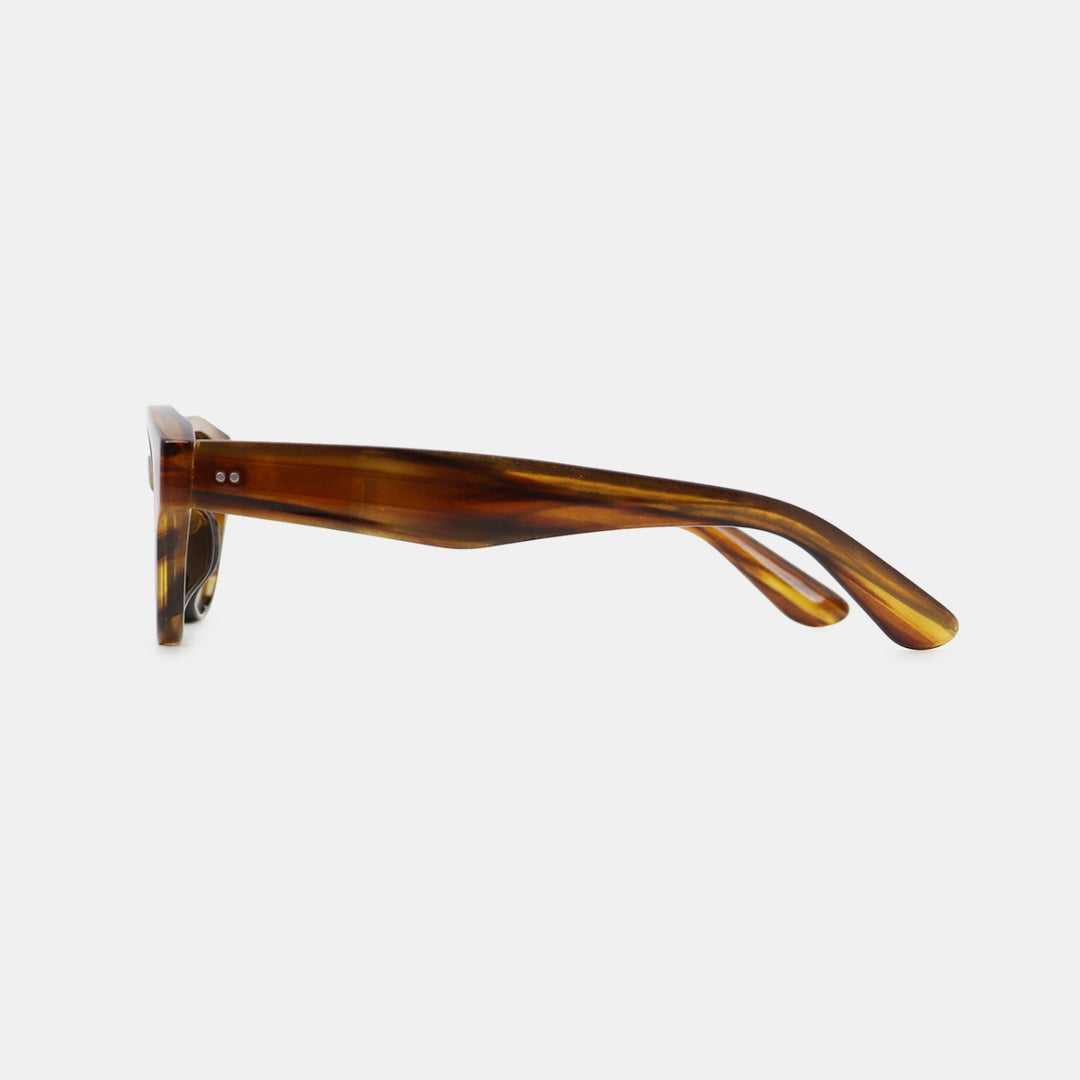 Chic Cat-Eye Sunglasses with Polycarbonate Frame