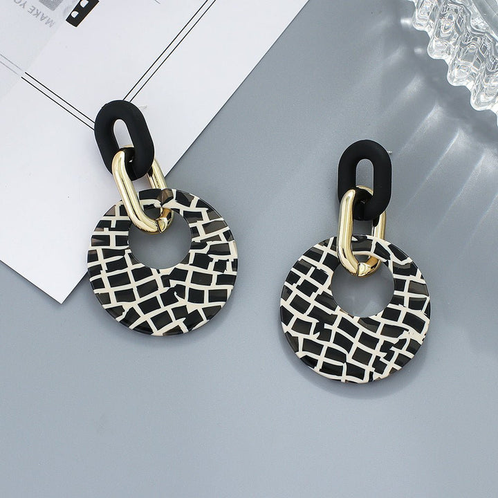 Acrylic Acetate Plate Earrings with Geometric Pattern New Exaggerated Round Silver Stud Earrings