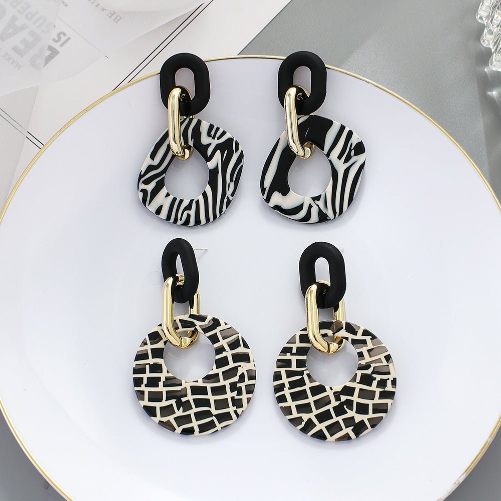 Acrylic Acetate Plate Earrings with Geometric Pattern New Exaggerated Round Silver Stud Earrings