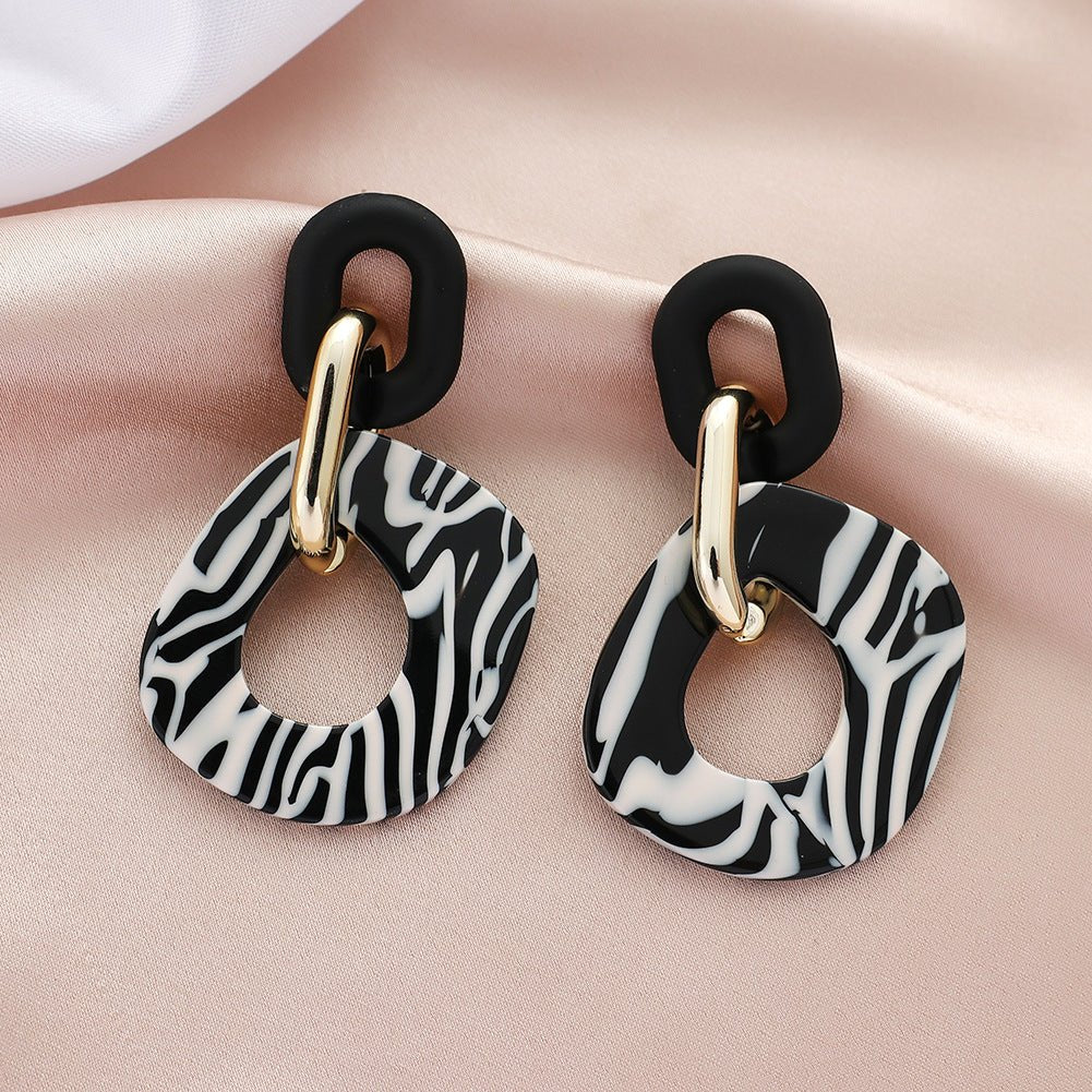 Acrylic Acetate Plate Earrings with Geometric Pattern New Exaggerated Round Silver Stud Earrings