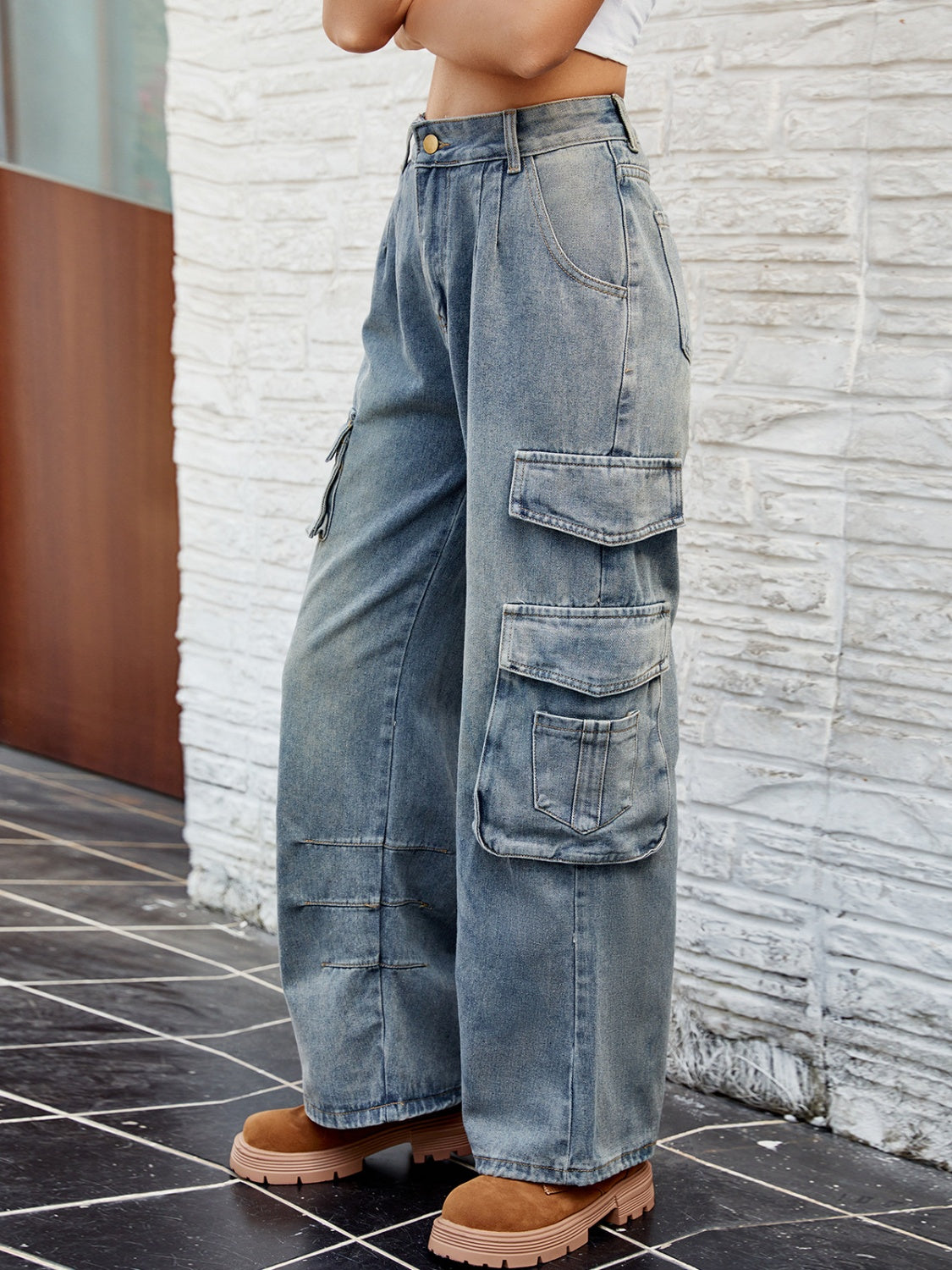 Stylish Washed Jeans with Convenient Pockets for Women
