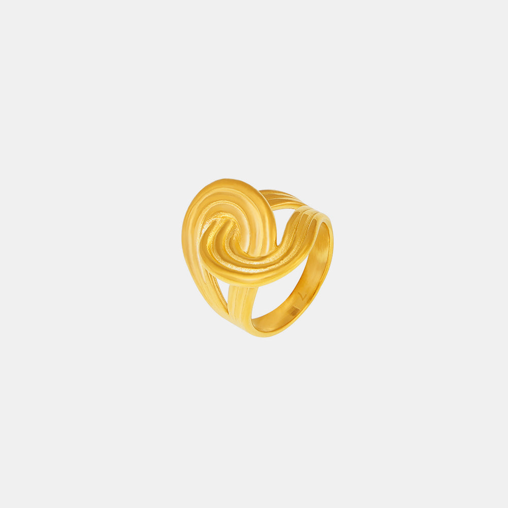 Elegant 18K Gold Plated Twisted Ring Crafted In Titanium Steel For Durable Luxury And Style