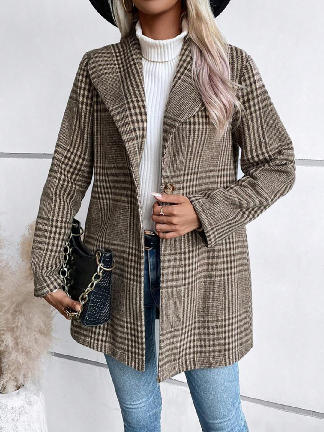 Chic Plaid Button-Up Jacket with Classic Collar