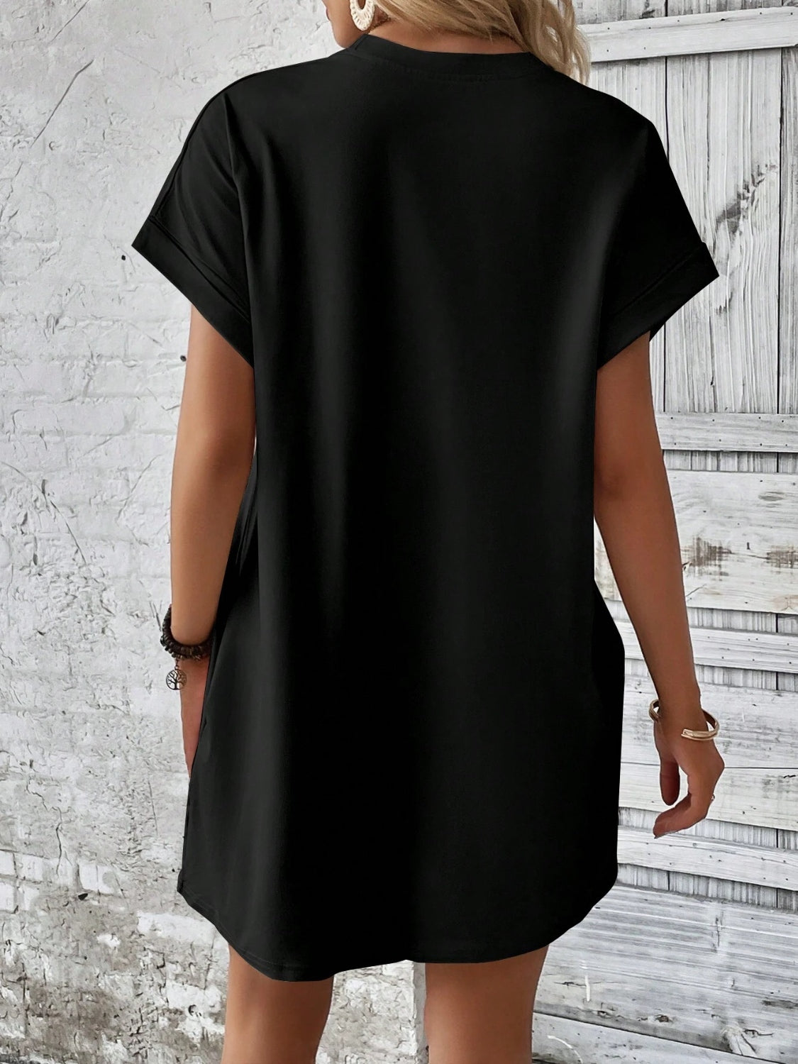 Effortless Elegance Short Sleeve Round Neck Mini Dress for All Occasions