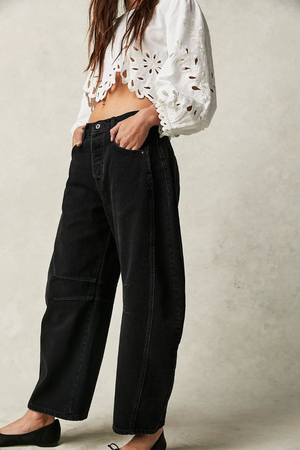 Chic High-Waisted Wide Leg Jeans with Convenient Pockets