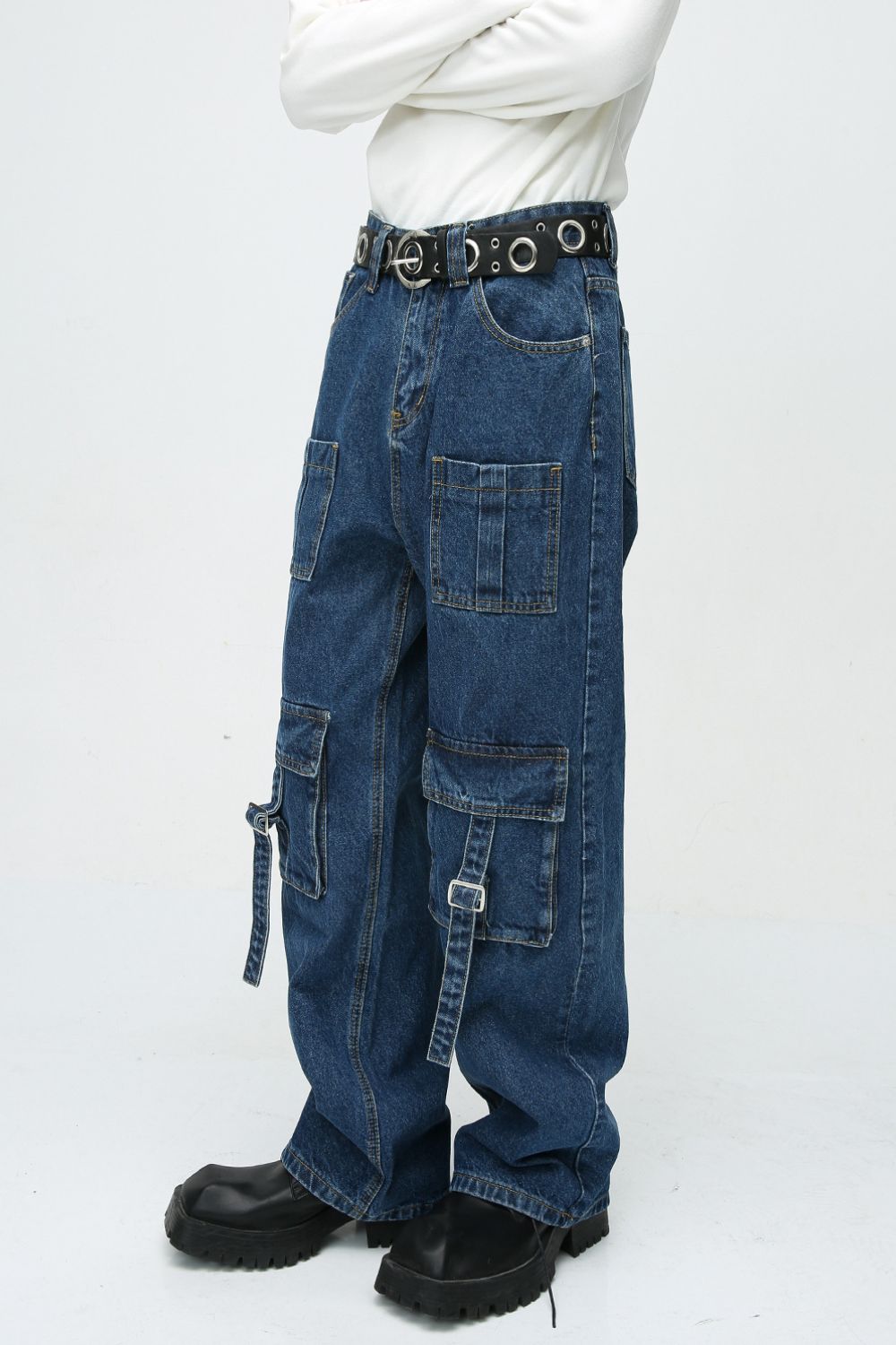 Mid Rise Men's Jeans with Cargo Pockets for Style