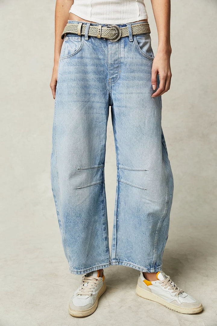 Chic High-Waisted Wide Leg Jeans with Convenient Pockets