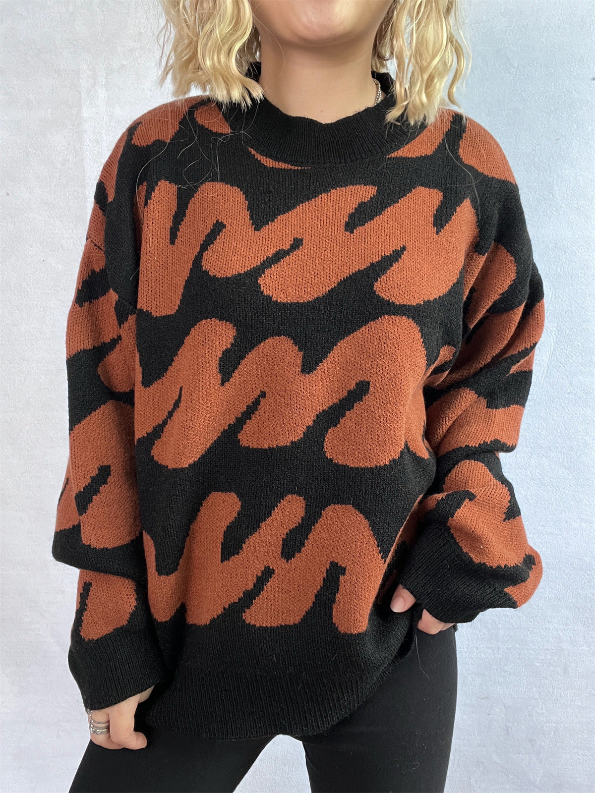 Chic Two-Tone Long Sleeve Knit Pullover for Stylish Comfort