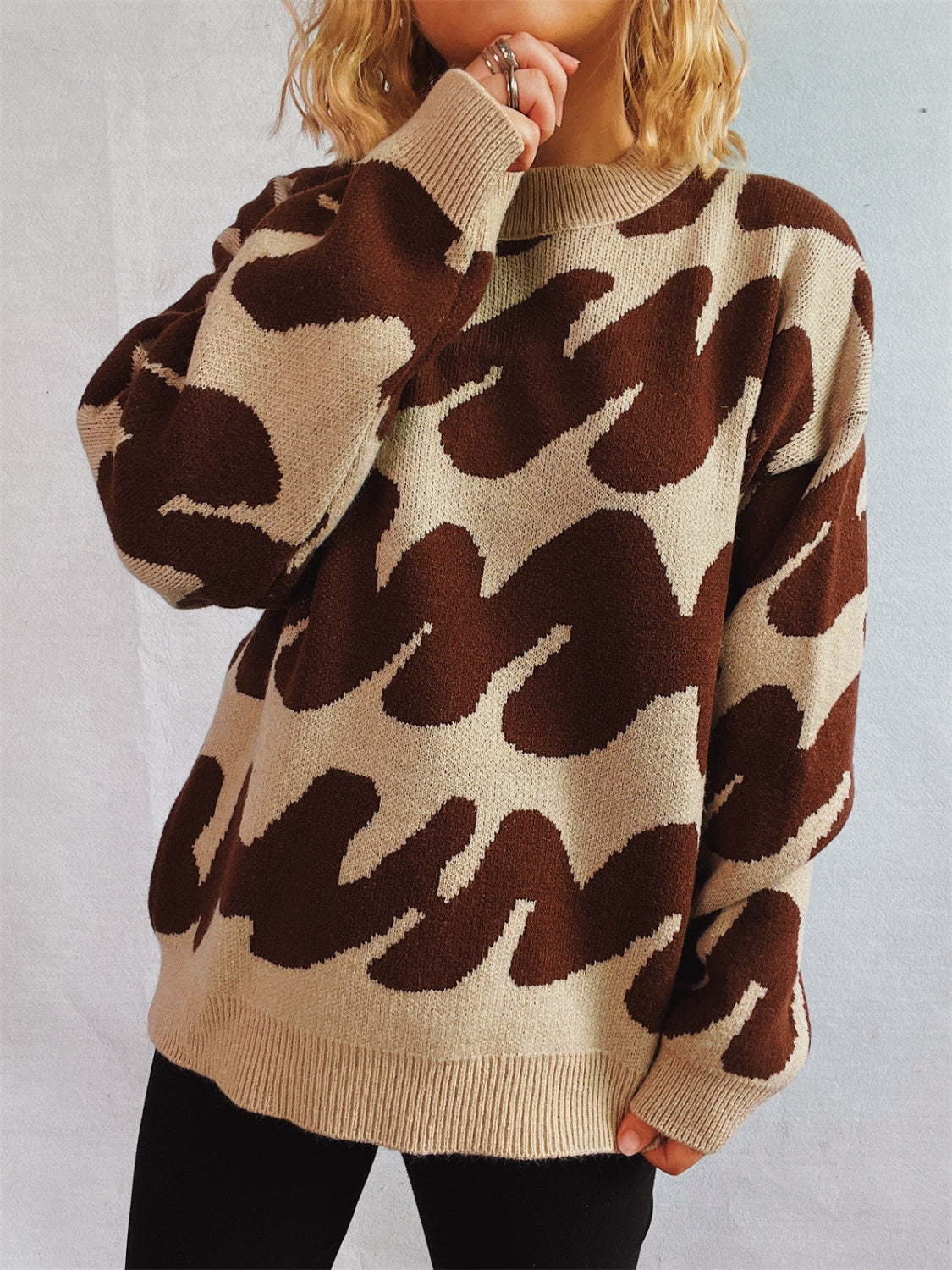Chic Two-Tone Long Sleeve Knit Pullover for Stylish Comfort