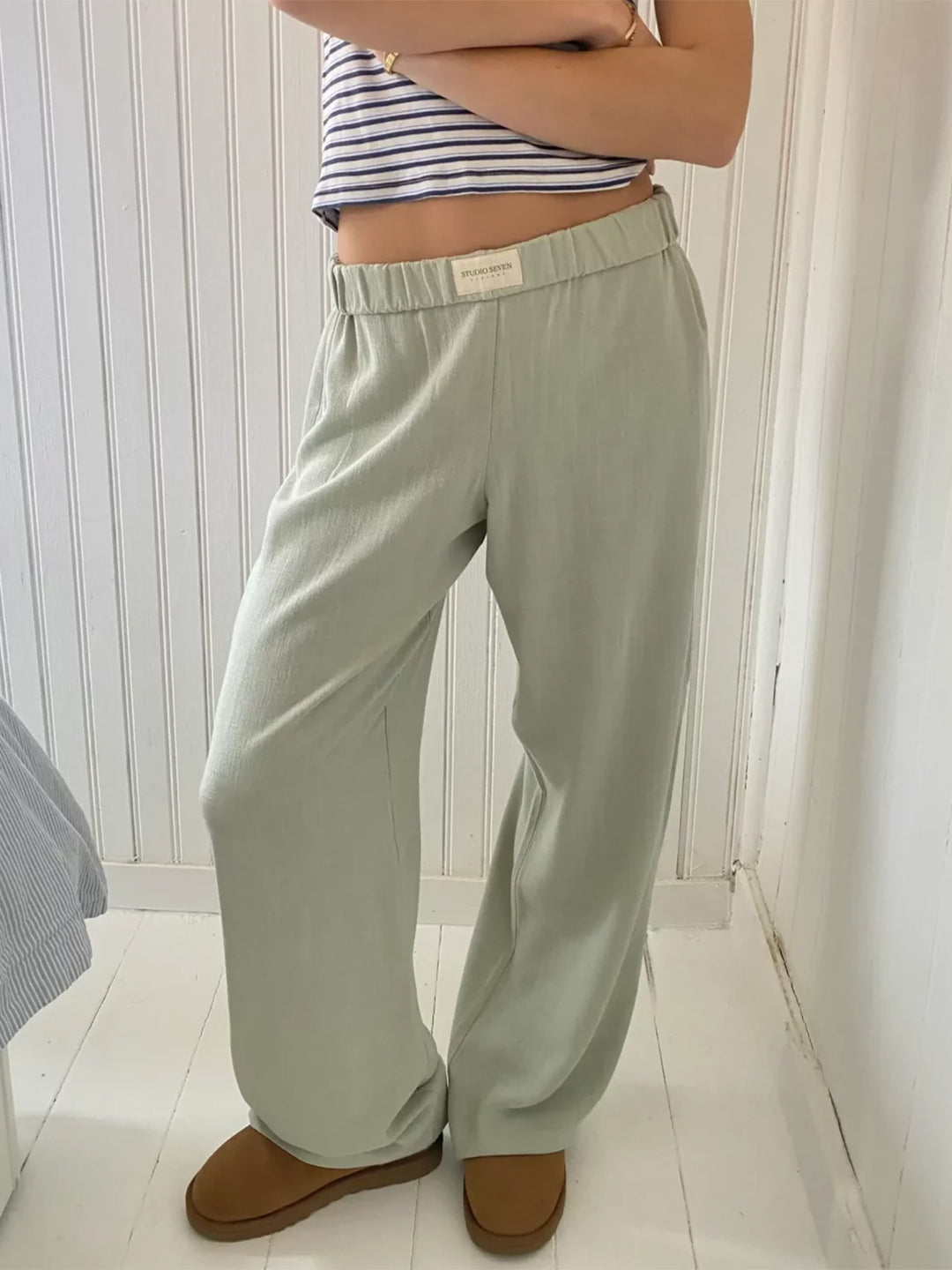 Sheer Elegant Wide-Leg Trousers with Convenient Pockets and Elastic Fit