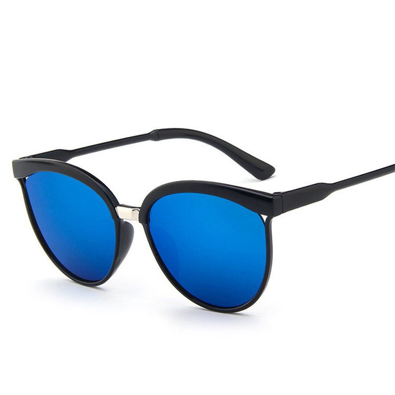 Elegant Cat Eye Designer Sunglasses for Women - Luxury Retro Outdoor Eyewear with UV400 Protection