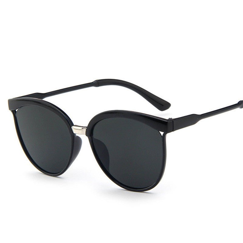 Elegant Cat Eye Designer Sunglasses for Women - Luxury Retro Outdoor Eyewear with UV400 Protection