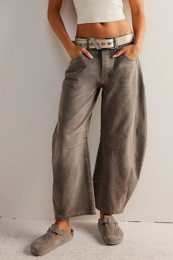 Chic High-Waisted Wide Leg Jeans with Convenient Pockets