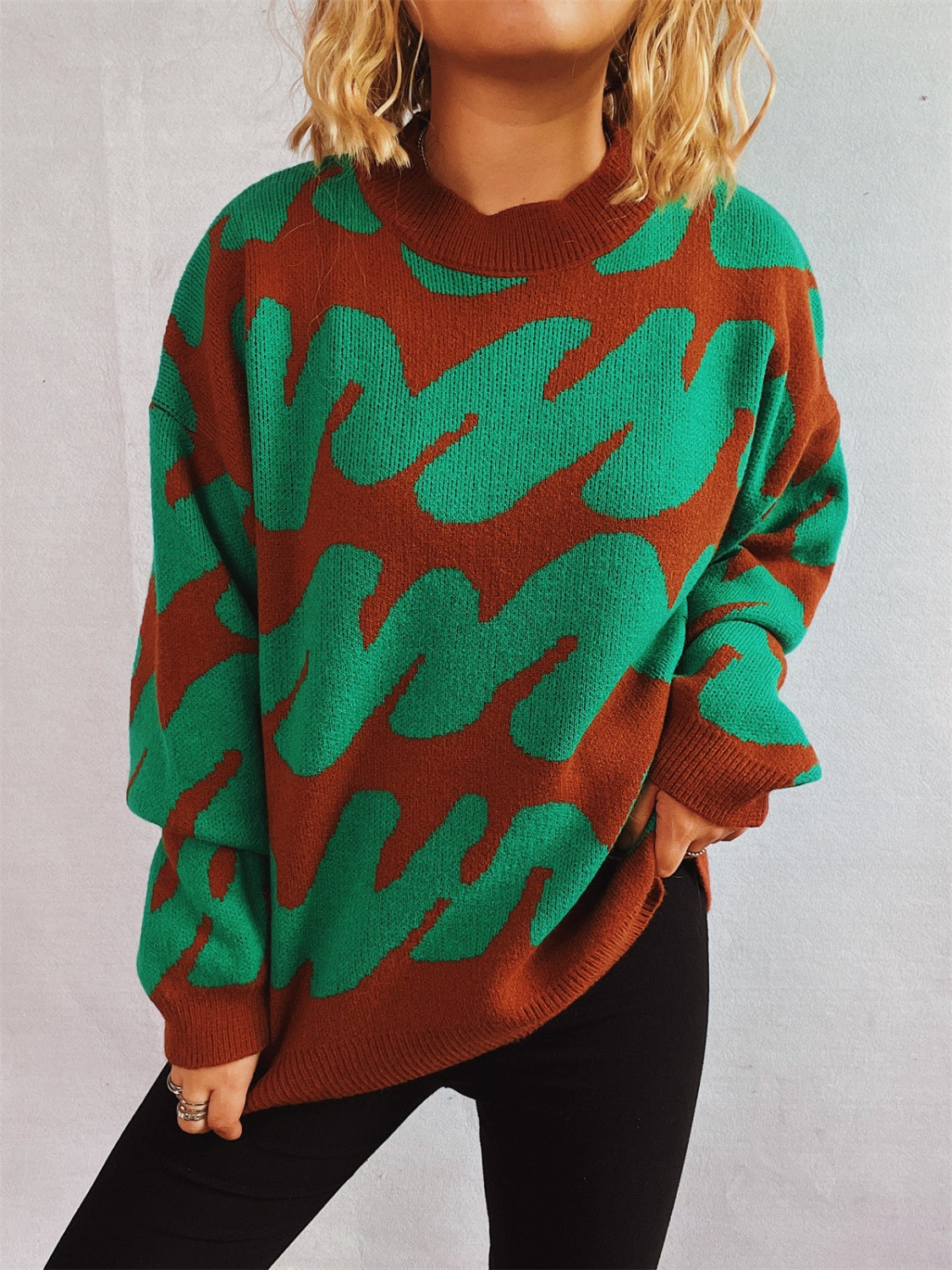 Chic Two-Tone Long Sleeve Knit Pullover for Stylish Comfort