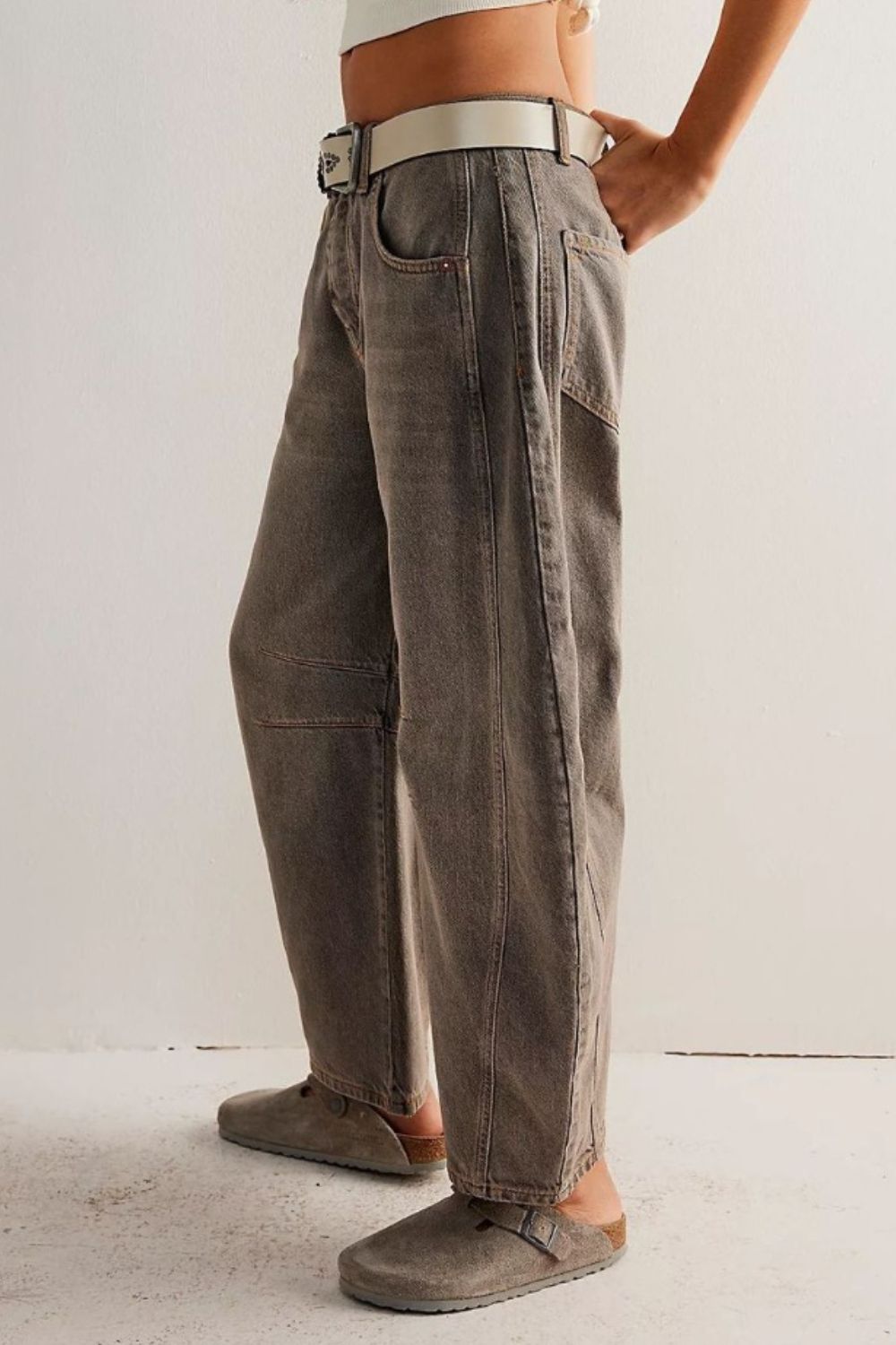 Chic High-Waisted Wide Leg Jeans with Convenient Pockets