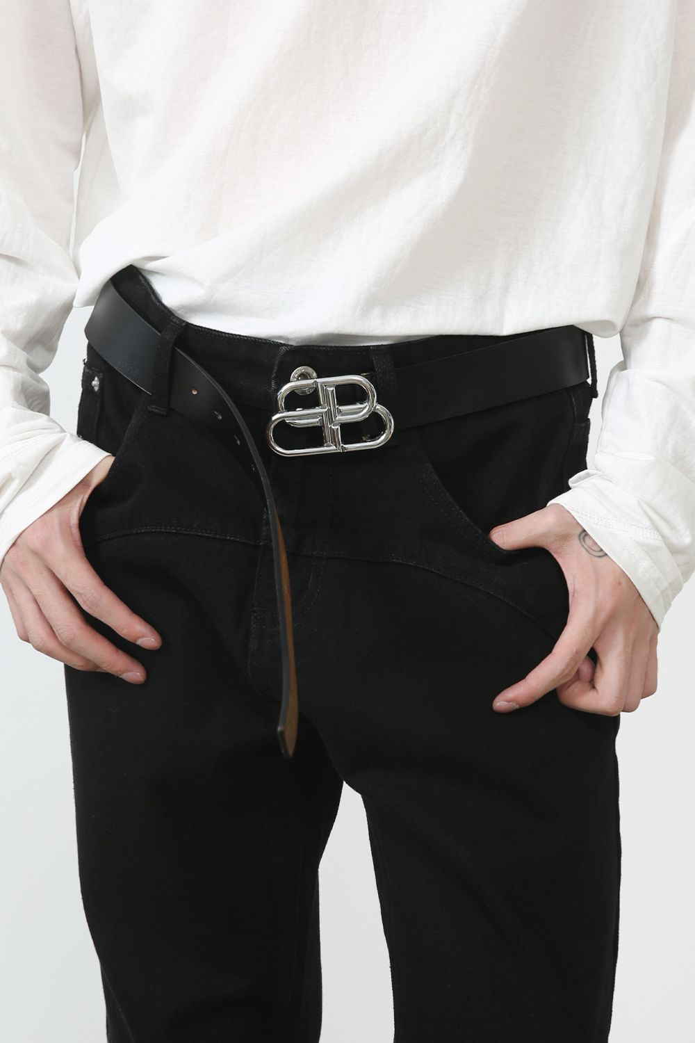 Men's Mid Rise Jeans with Pockets for Everyday Comfort