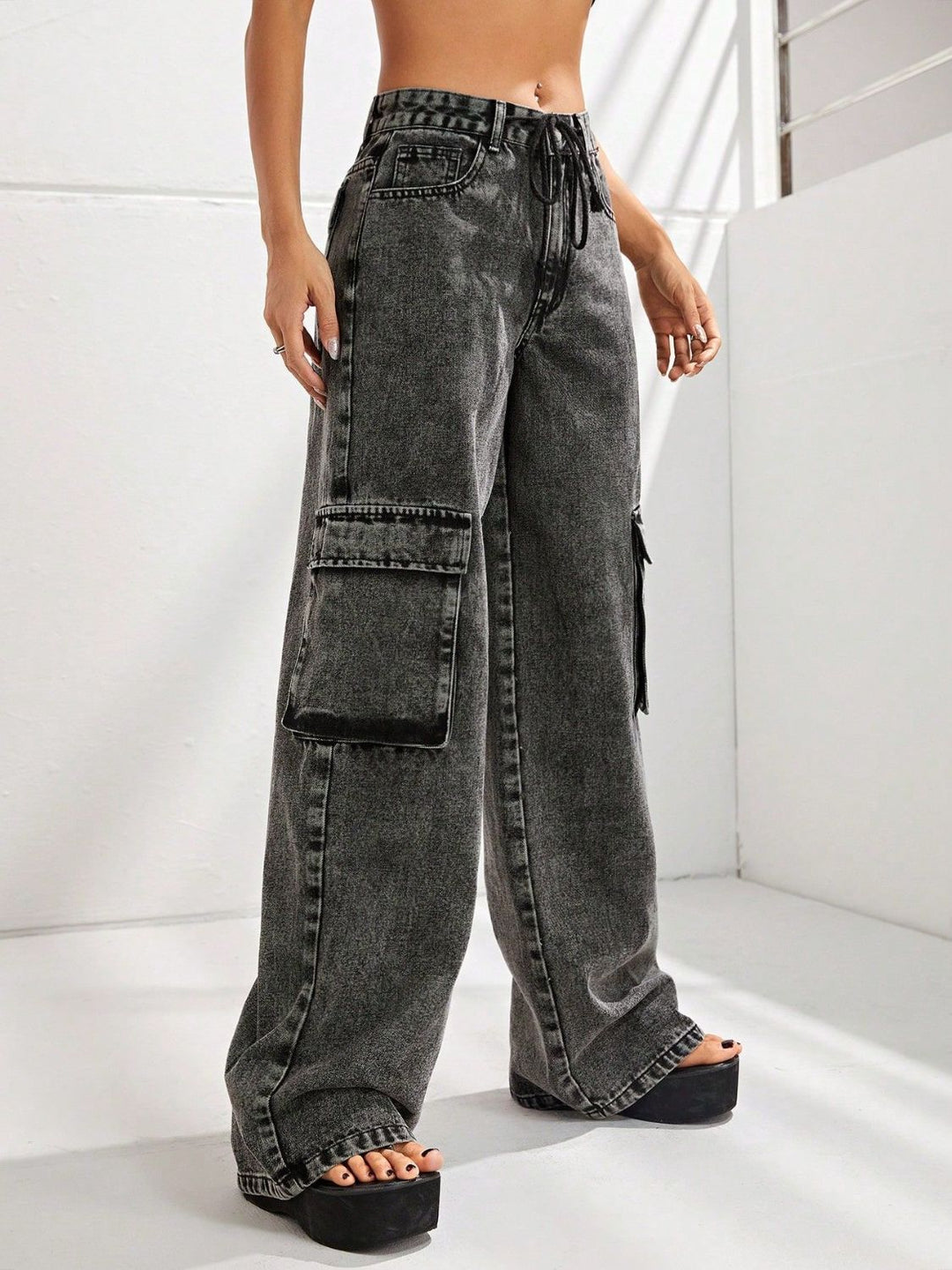 Chic Wide Leg Denim Trousers with Convenient Pockets