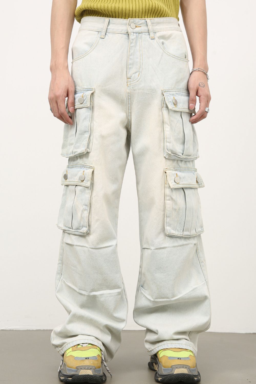 Men's Mid Rise Jeans with Cargo Pockets for Comfort