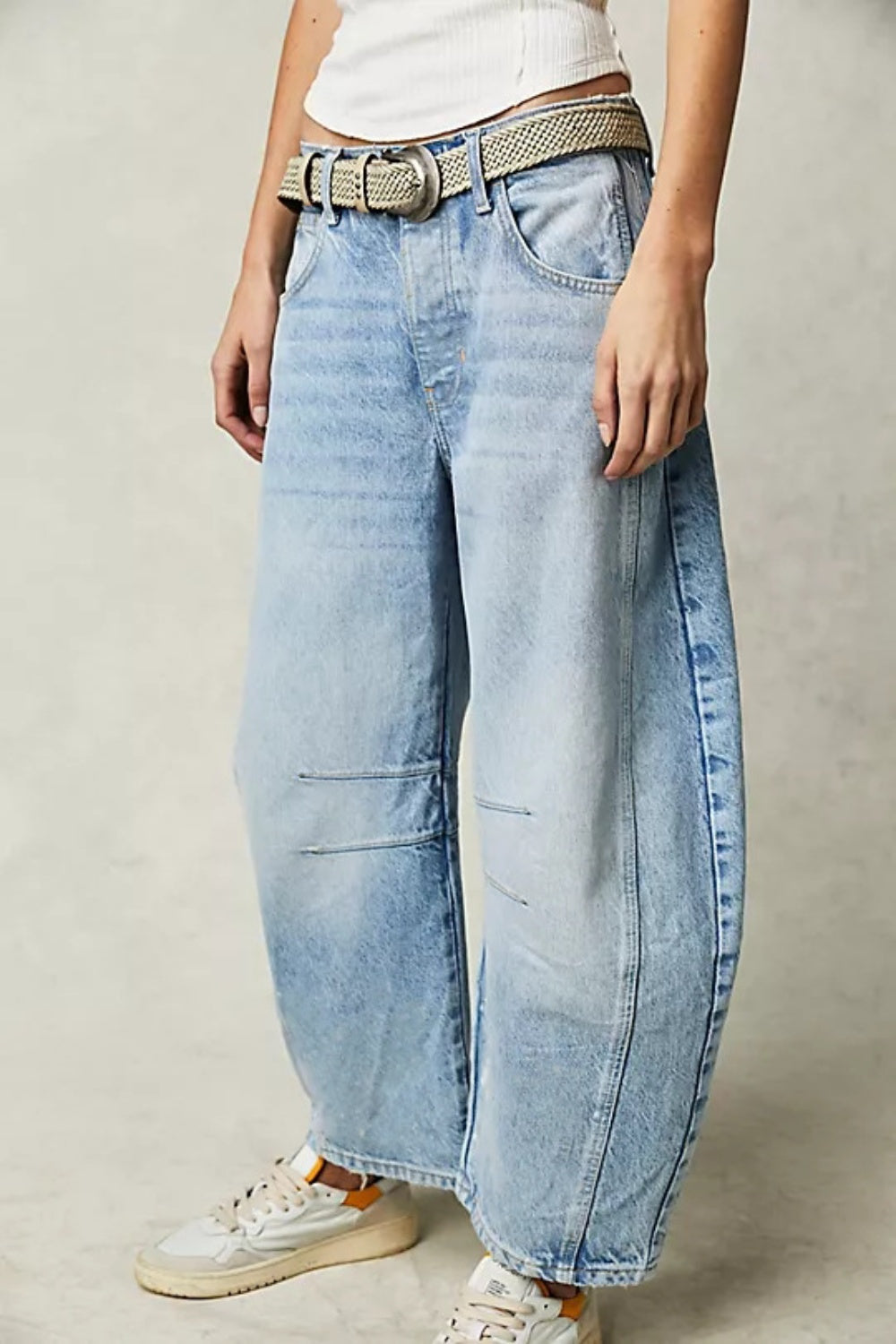 Chic High-Waisted Wide Leg Jeans with Convenient Pockets