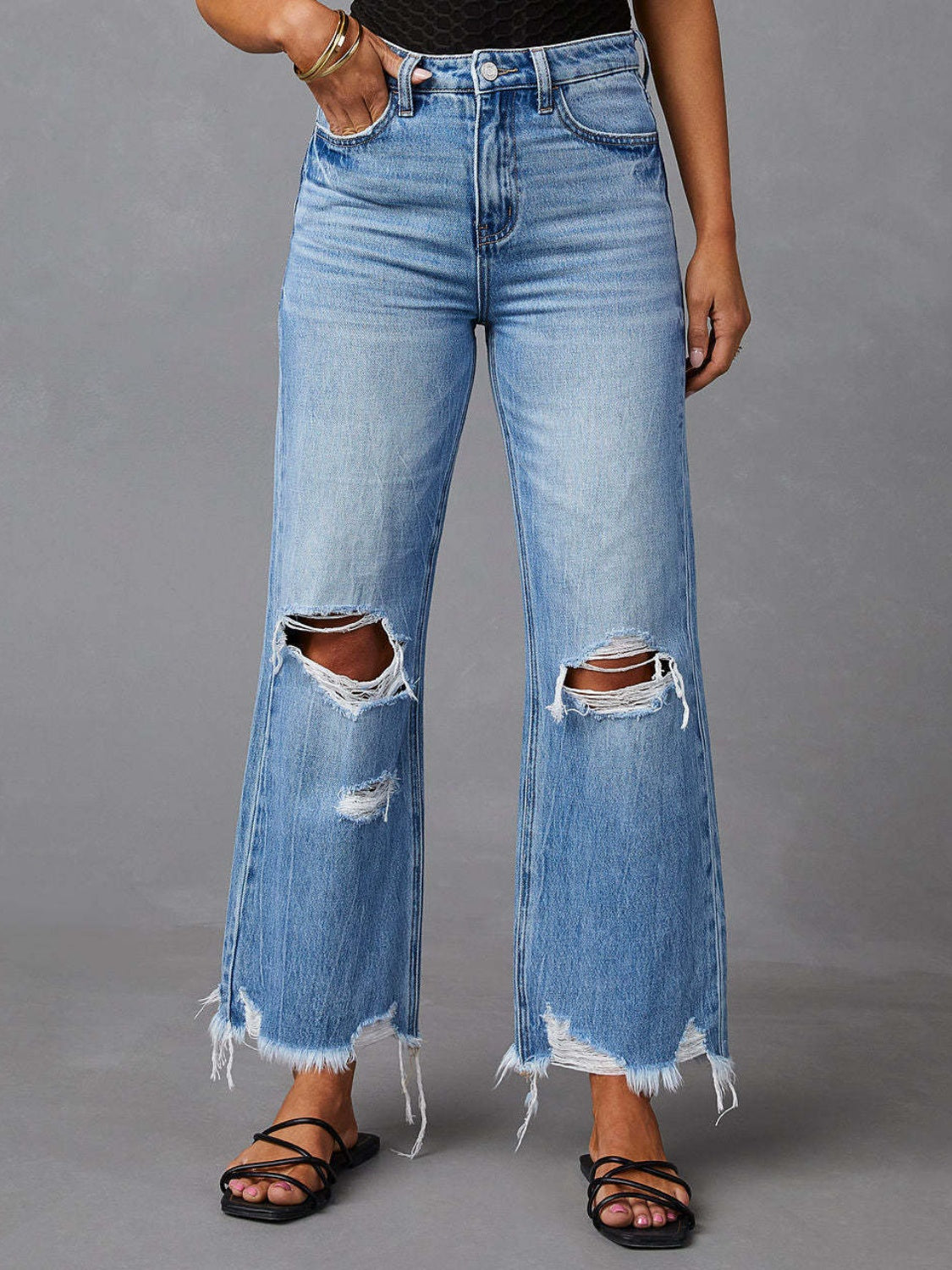 Edgy Distressed Denim Jeans with Practical Pockets for All
