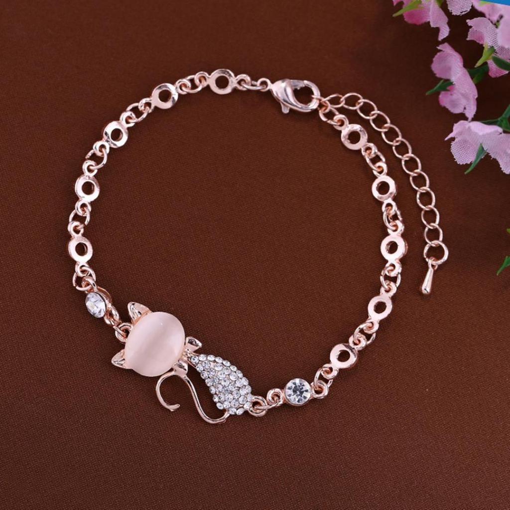 iMucci Lovely Cat Pendant Bangle for Cat Lovers Whimsical Charm Jewelry Accessory