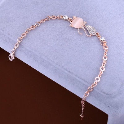 iMucci Lovely Cat Pendant Bangle for Cat Lovers Whimsical Charm Jewelry Accessory