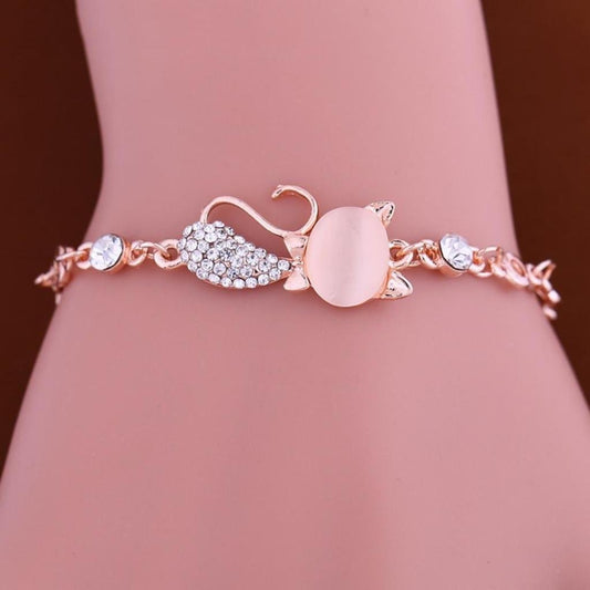 iMucci Lovely Cat Pendant Bangle for Cat Lovers Whimsical Charm Jewelry Accessory