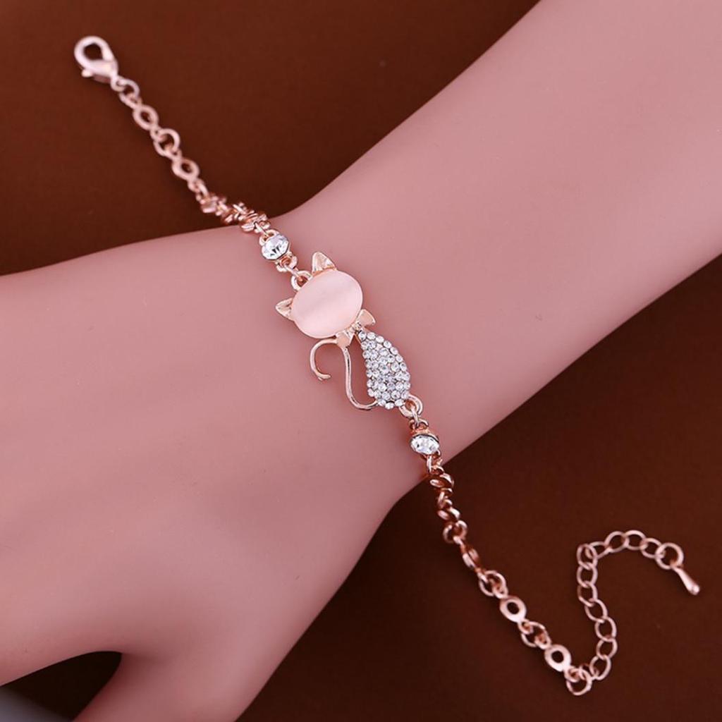 iMucci Lovely Cat Pendant Bangle for Cat Lovers Whimsical Charm Jewelry Accessory