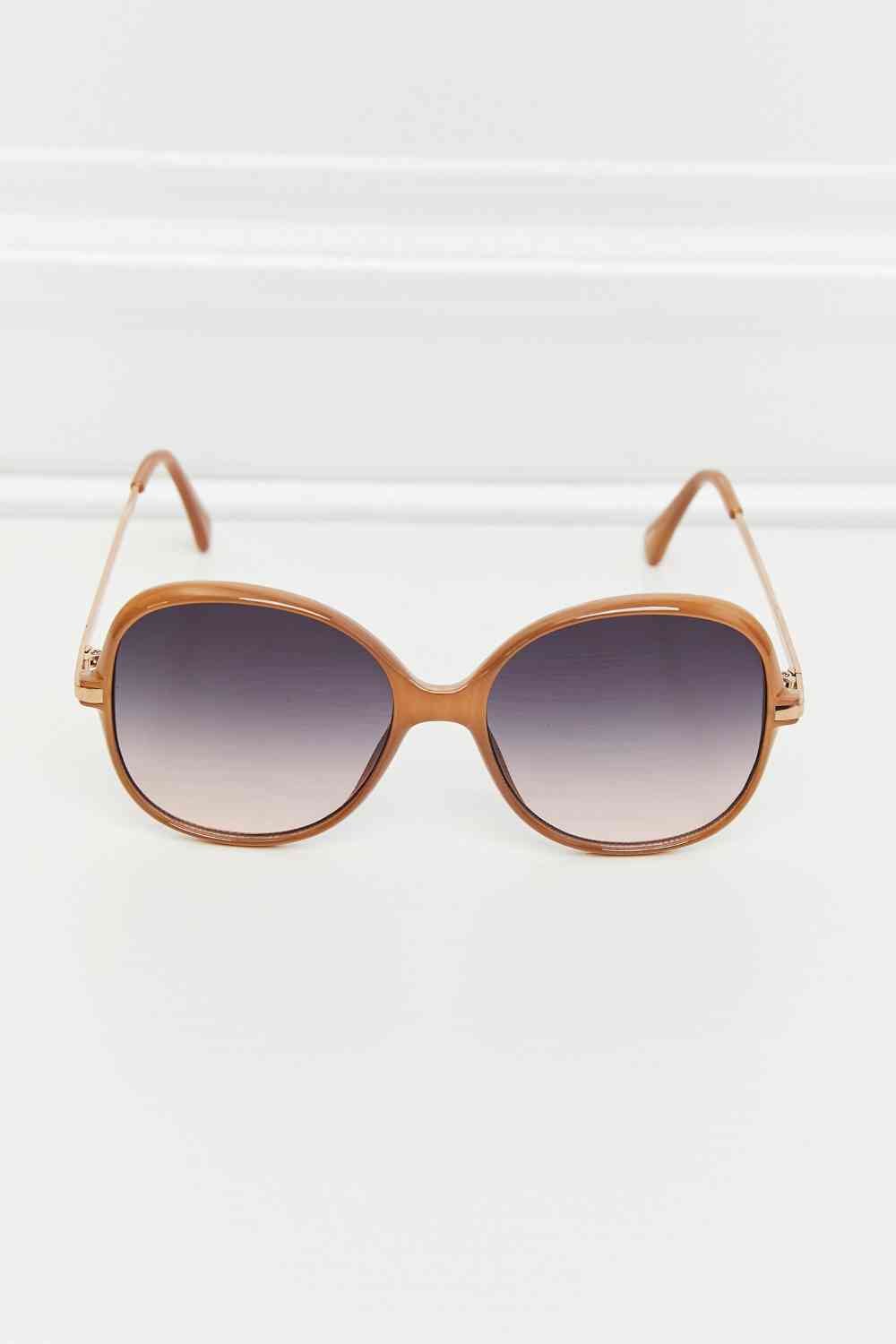 Chic Hybrid Full Rim Sunglasses for Ultimate UV Protection