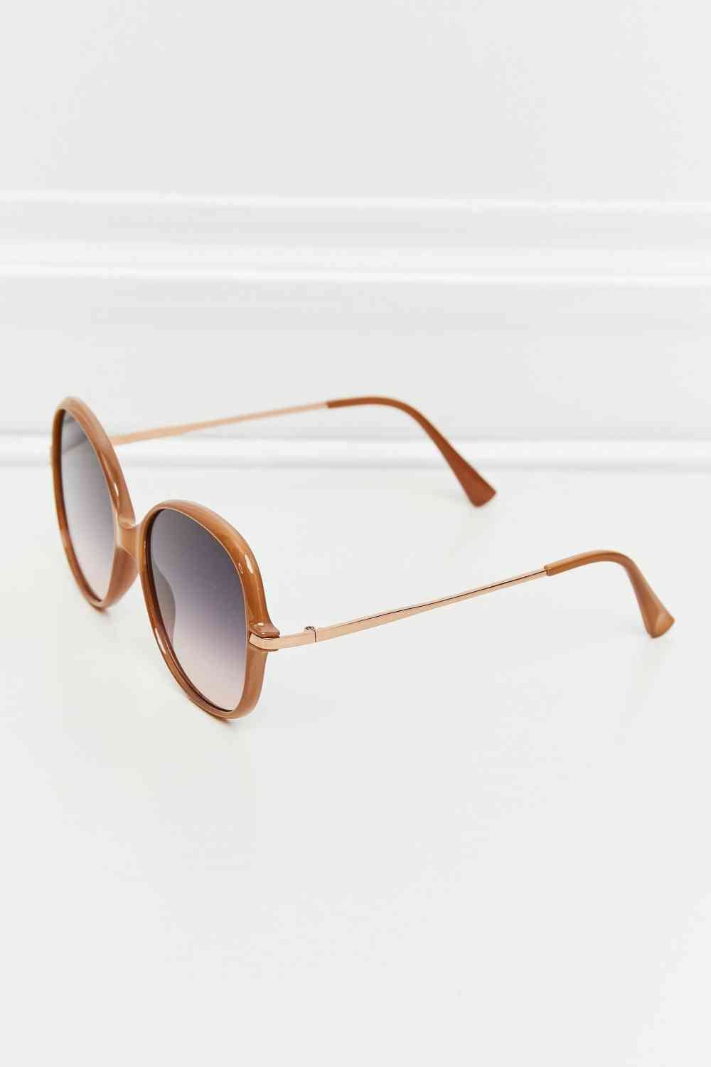 Chic Hybrid Full Rim Sunglasses for Ultimate UV Protection