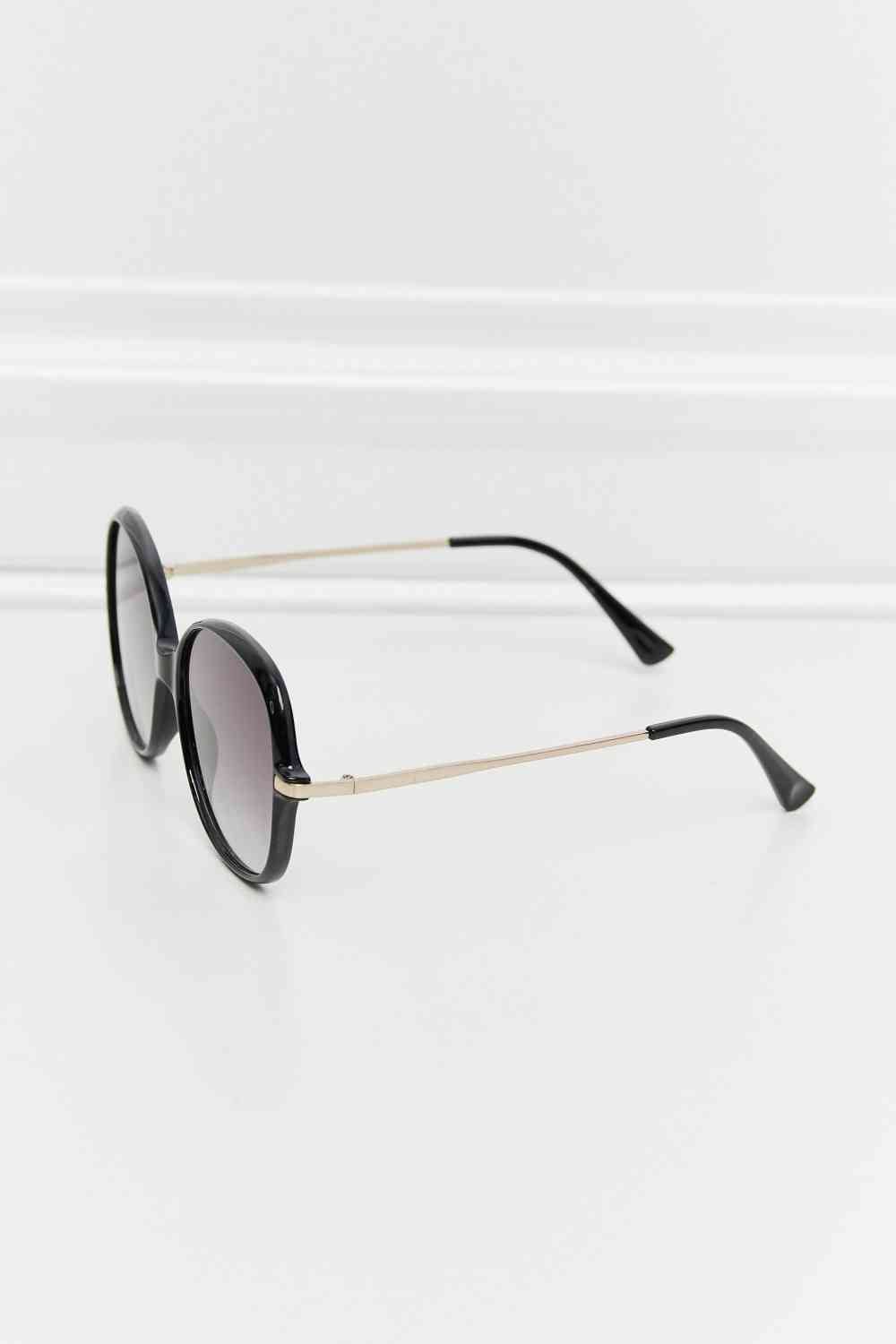 Chic Hybrid Full Rim Sunglasses for Ultimate UV Protection