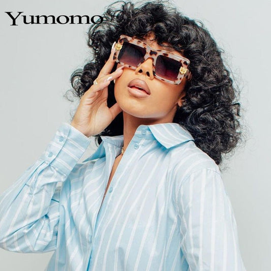 Chic Retro Diamond-Accented Wide Flat Top Sunglasses with Leopard Head Detail