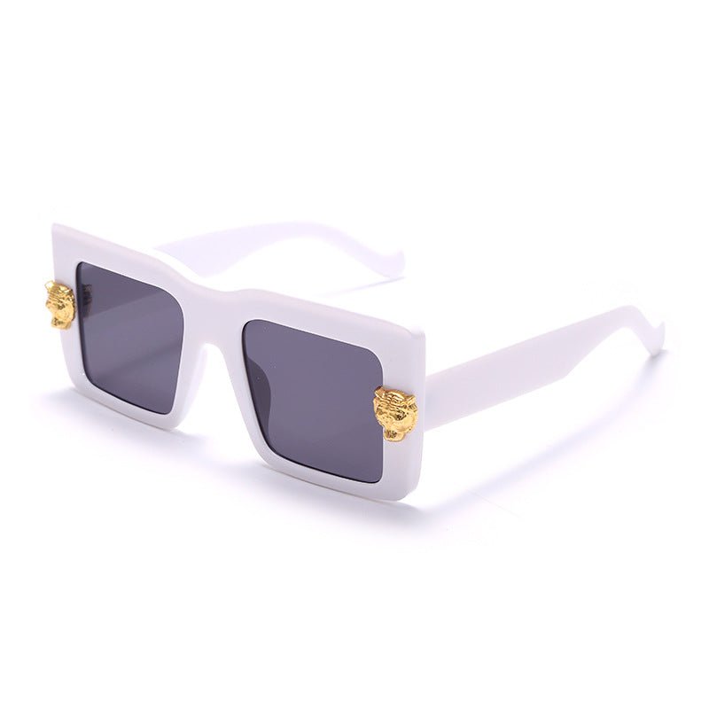 Chic Retro Diamond-Accented Wide Flat Top Sunglasses with Leopard Head Detail