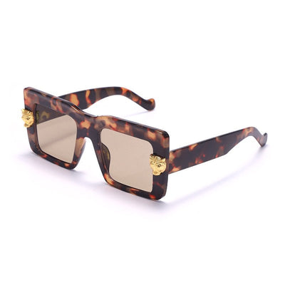 Chic Retro Diamond-Accented Wide Flat Top Sunglasses with Leopard Head Detail