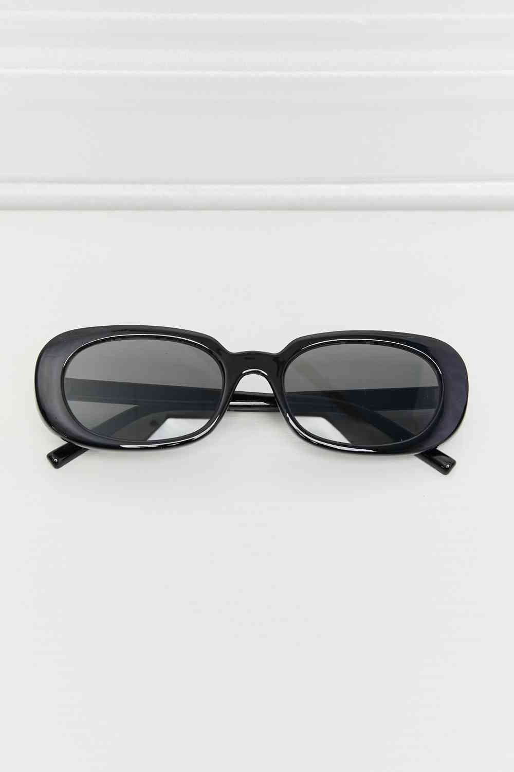 Chic Oval Full Frame Sunglasses