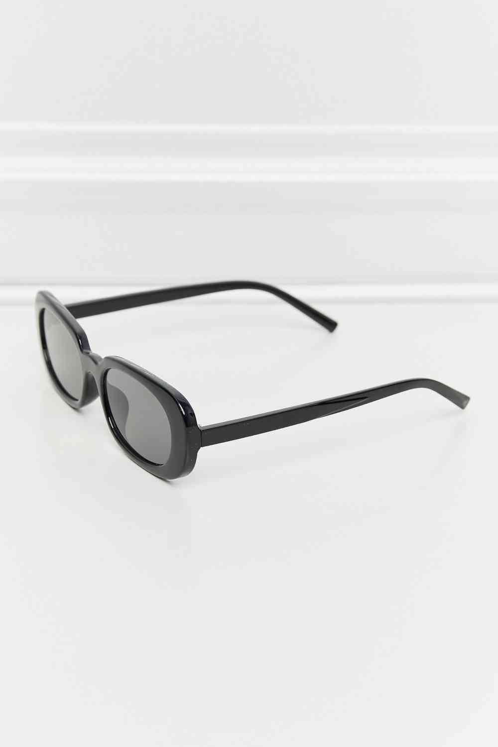 Chic Oval Full Frame Sunglasses