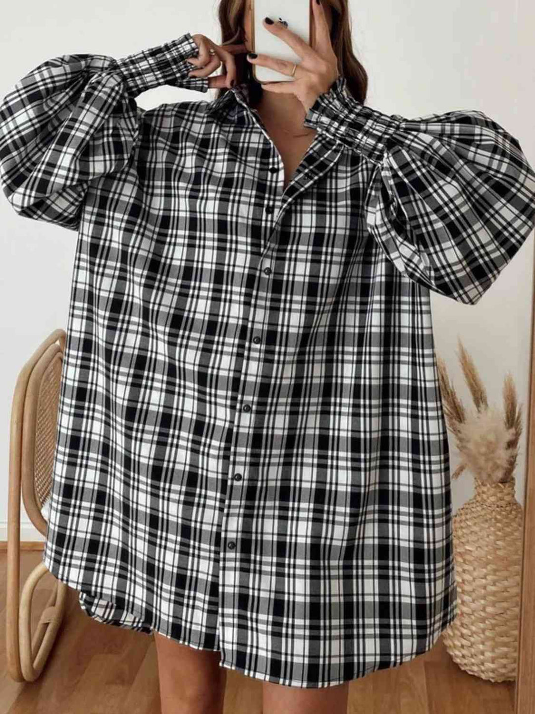 Stylish Checkered Lantern Sleeve Top