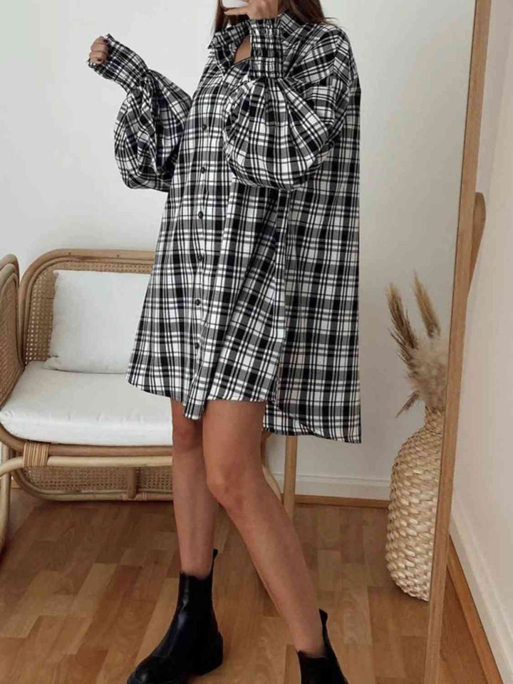 Stylish Checkered Lantern Sleeve Top