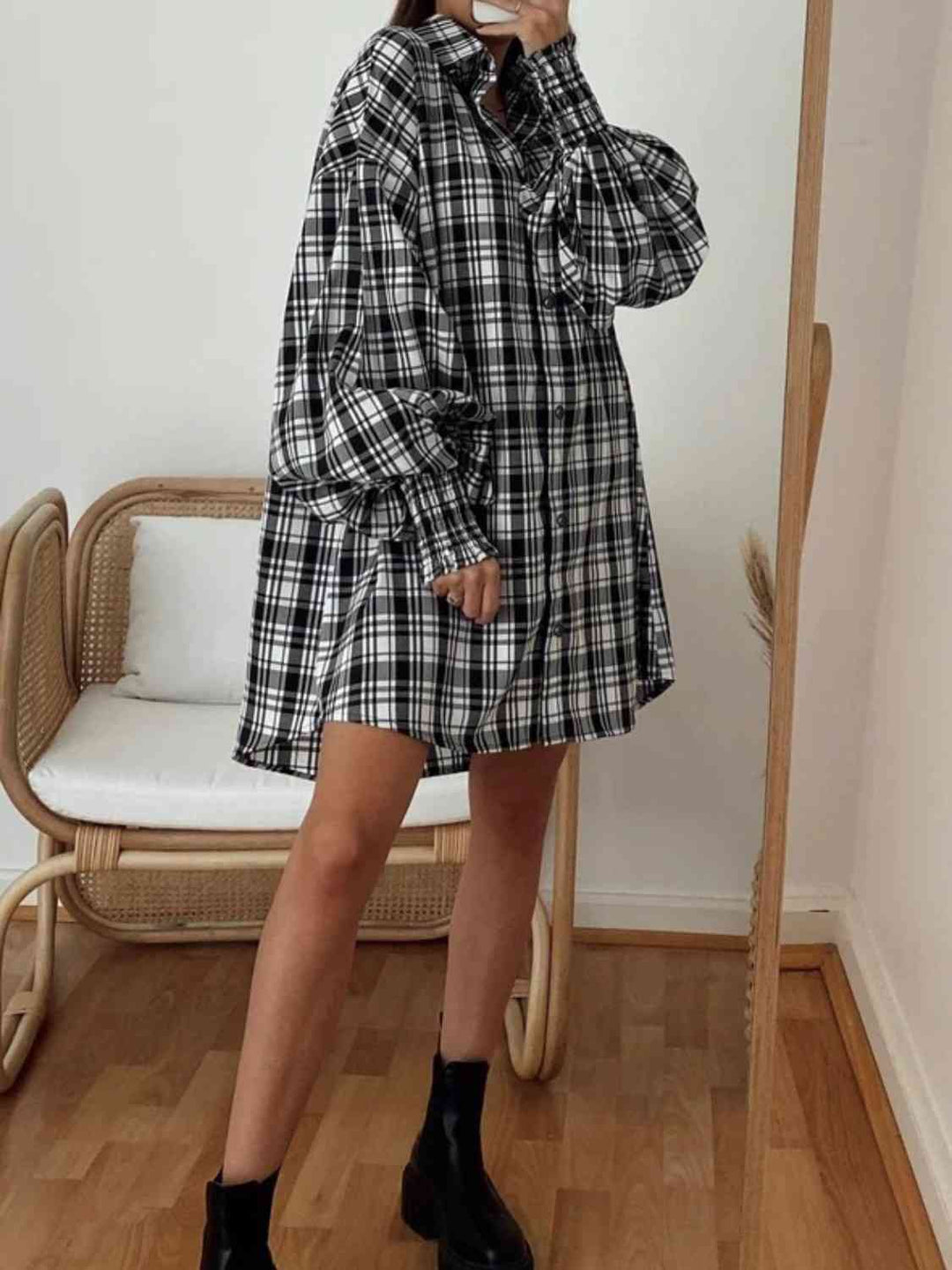 Stylish Checkered Lantern Sleeve Top