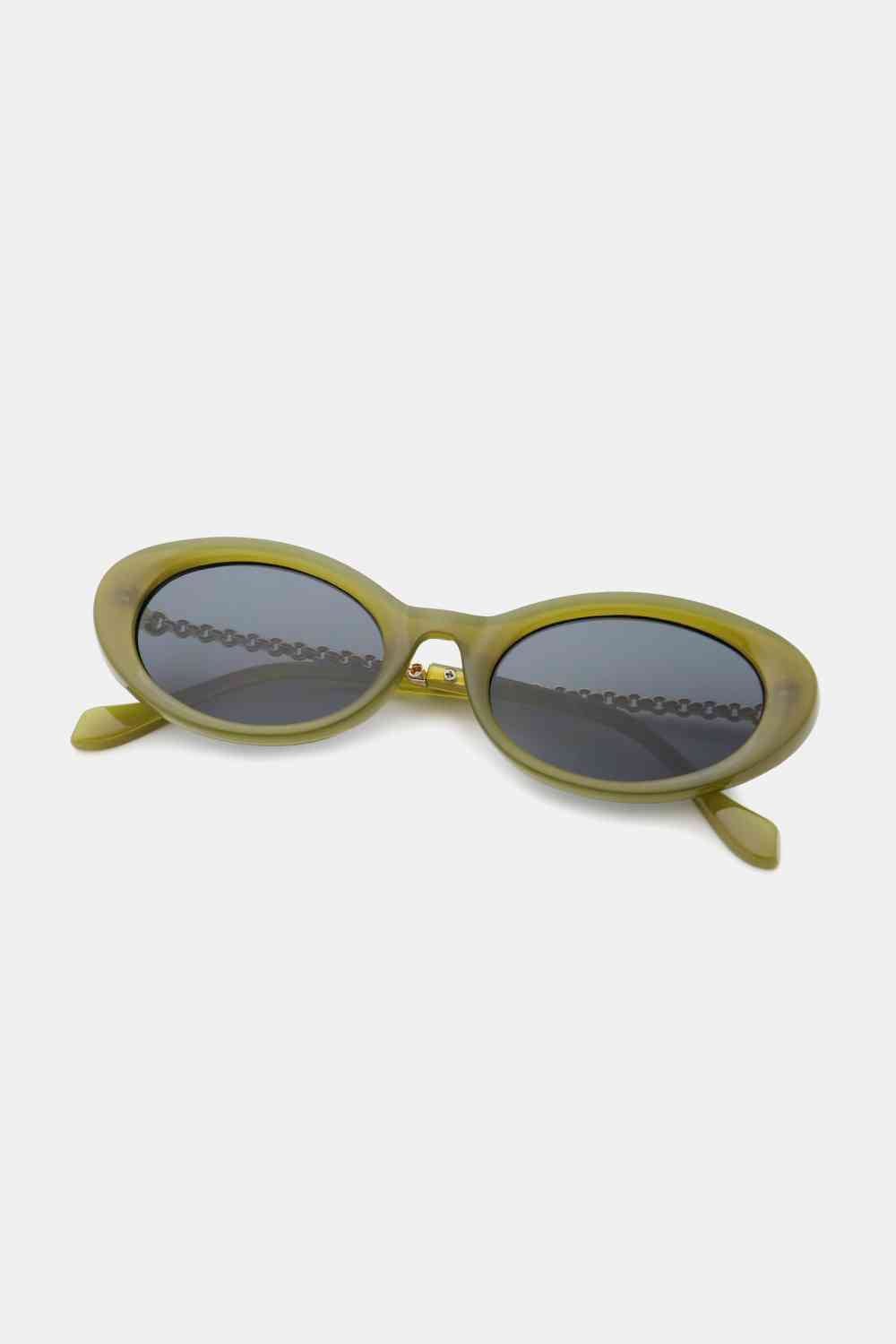 Chic Polycarbonate Cat-Eye Sunglasses with UV Protection