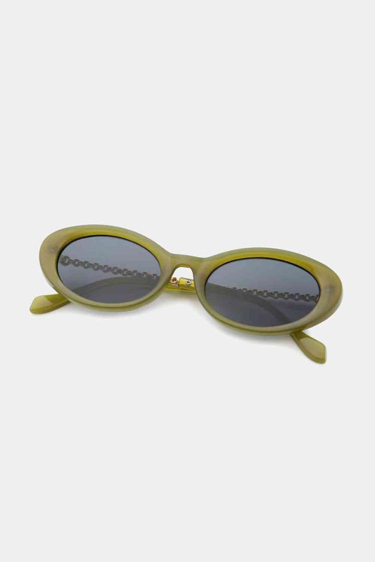 Chic Polycarbonate Cat-Eye Sunglasses with UV Protection