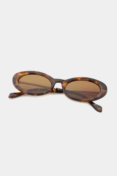 Chic Polycarbonate Cat-Eye Sunglasses with UV Protection