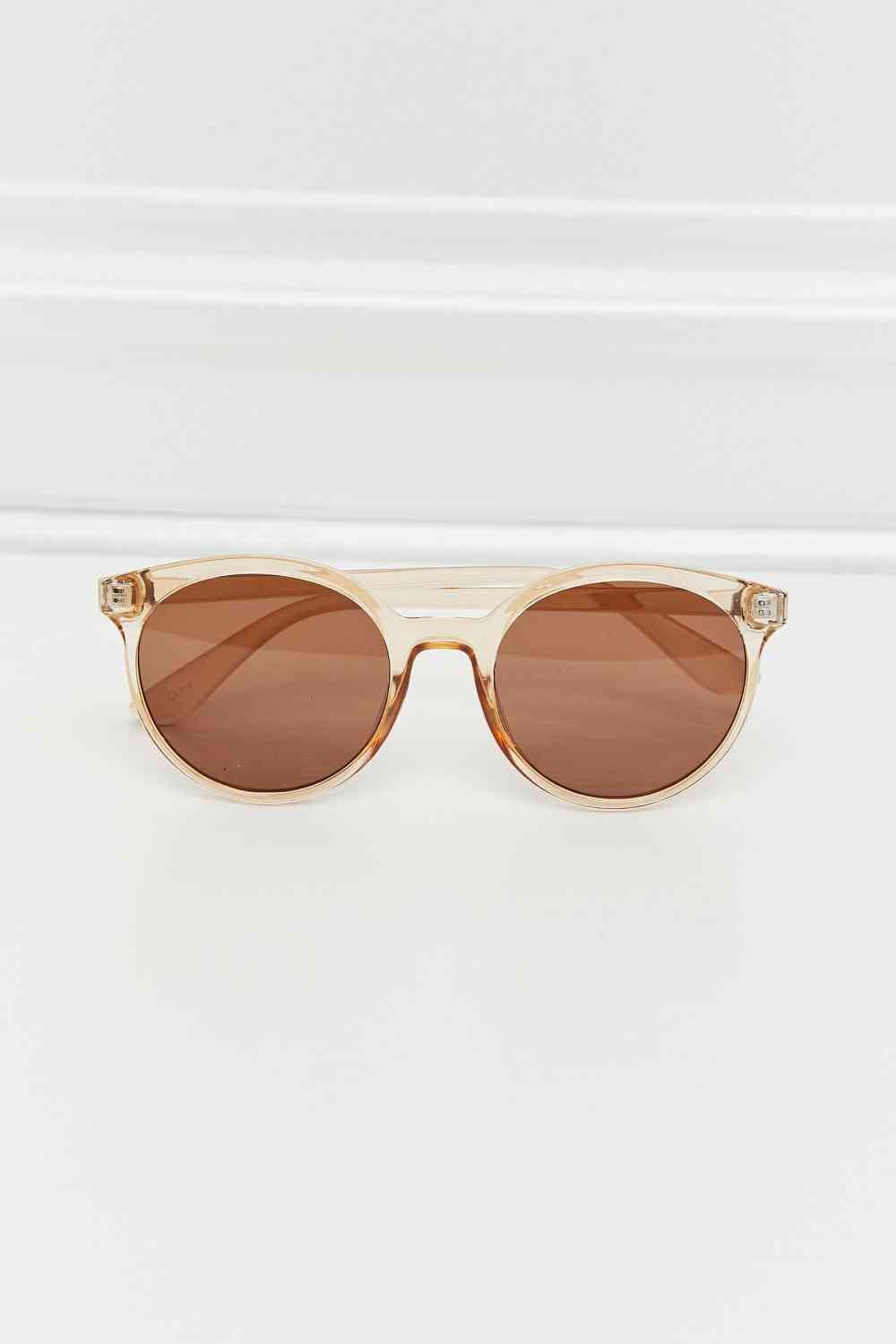 Stylish Round Polycarbonate Frame Sunglasses with UV Protection