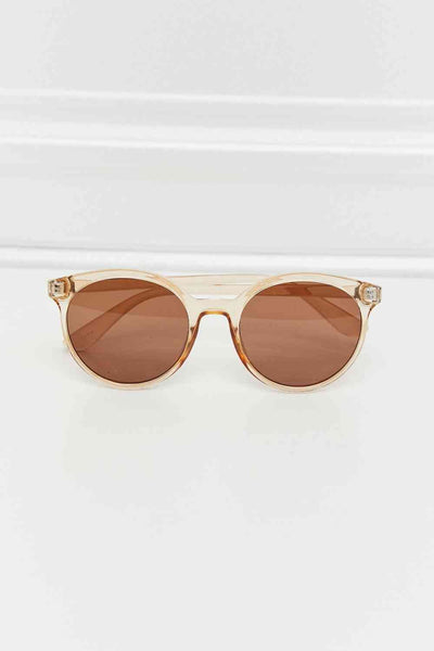 Stylish Round Polycarbonate Frame Sunglasses with UV Protection