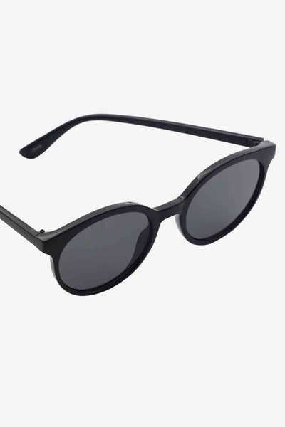 Stylish Round Polycarbonate Frame Sunglasses with UV Protection