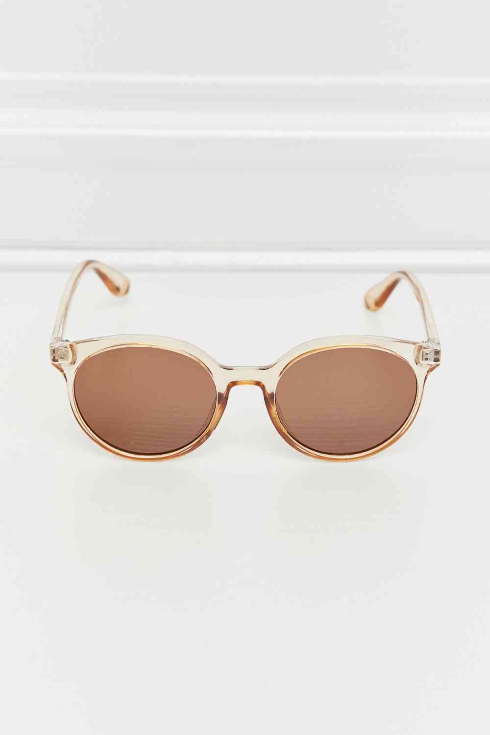 Stylish Round Polycarbonate Frame Sunglasses with UV Protection