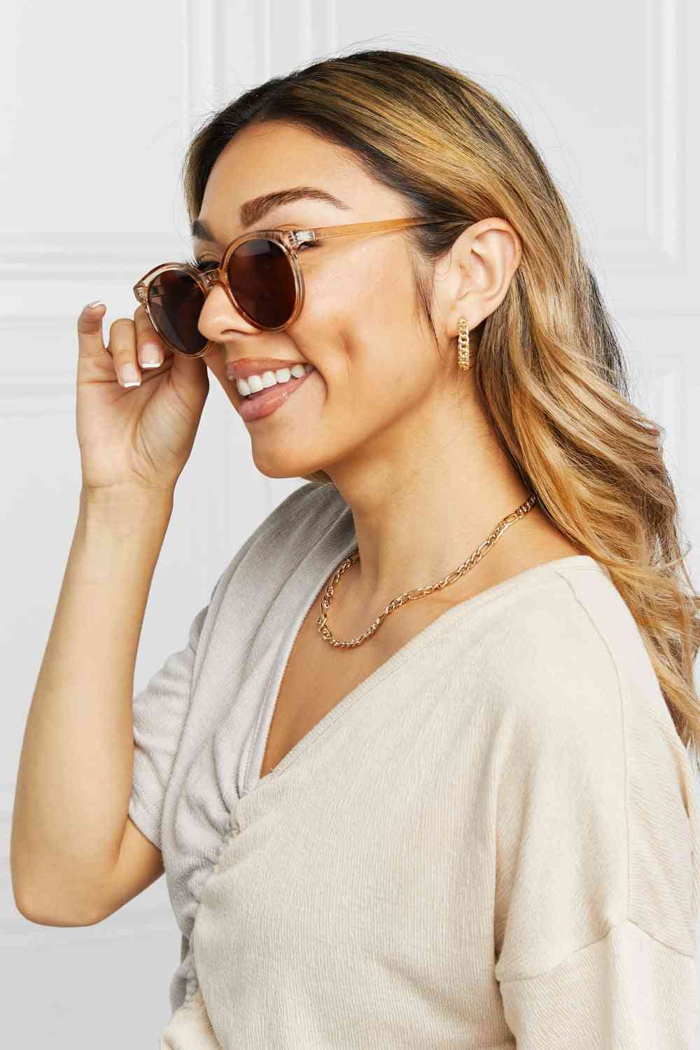 Stylish Round Polycarbonate Frame Sunglasses with UV Protection