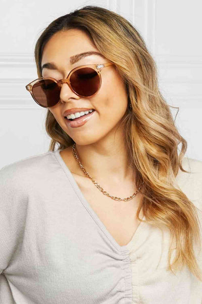 Stylish Round Polycarbonate Frame Sunglasses with UV Protection
