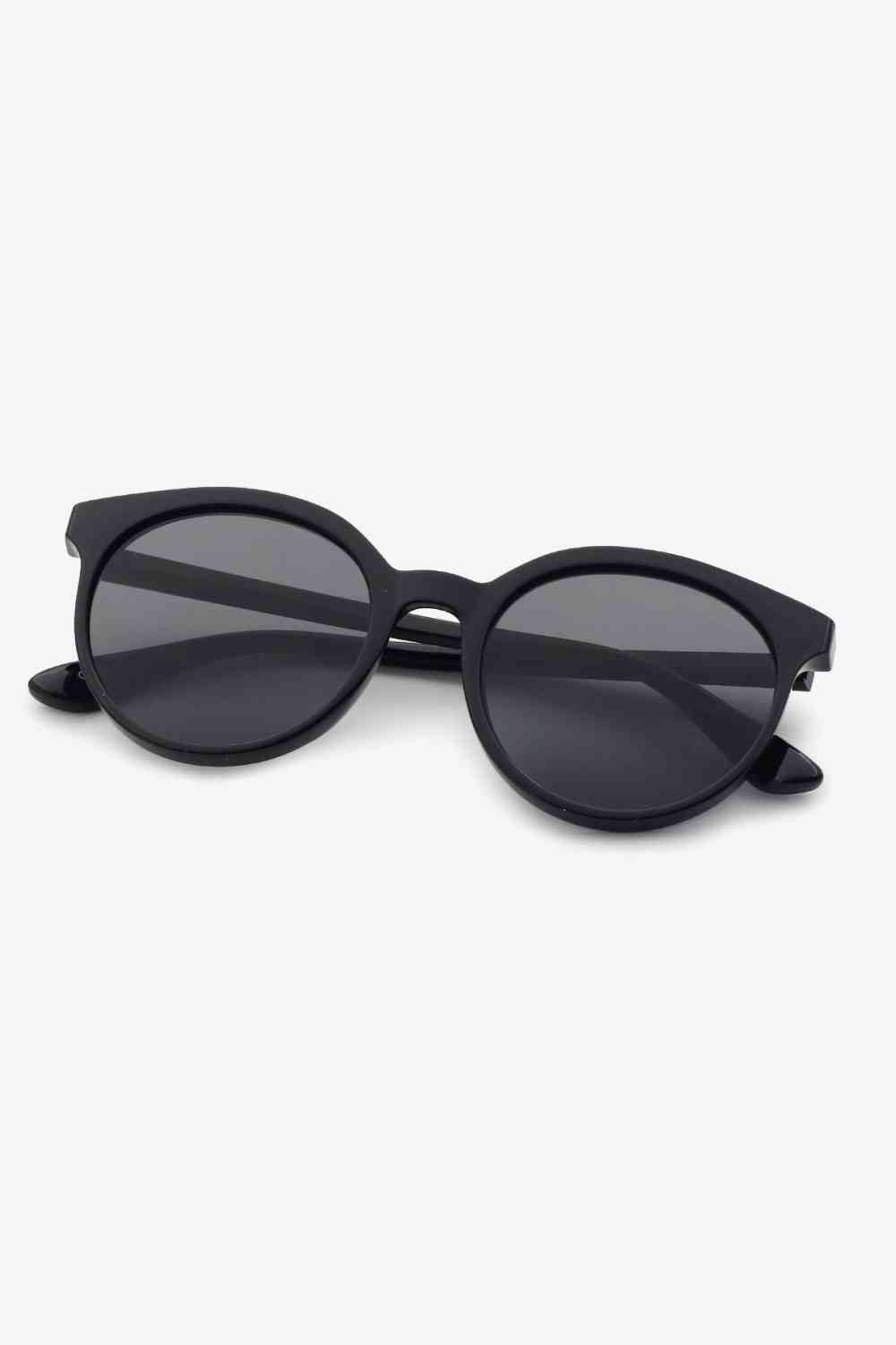 Stylish Round Polycarbonate Frame Sunglasses with UV Protection